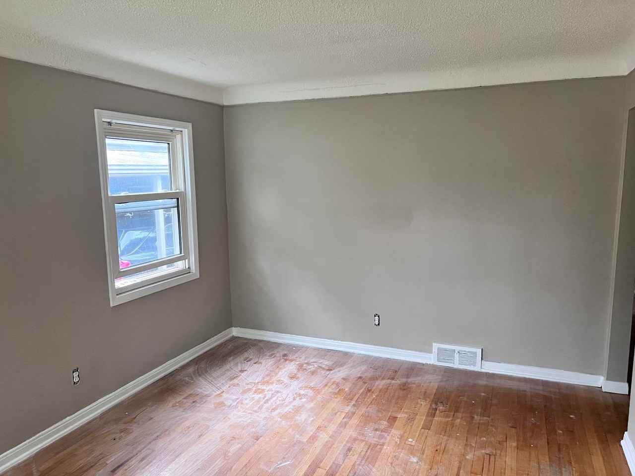 20261 Glastonbury Rd - Photo 7 of 15
