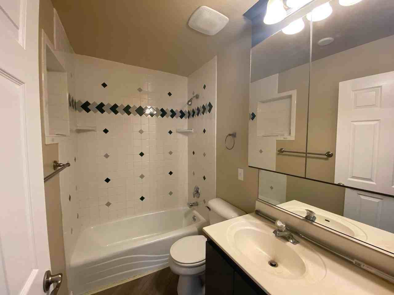 1045 N Canyon St - Photo 6 of 16