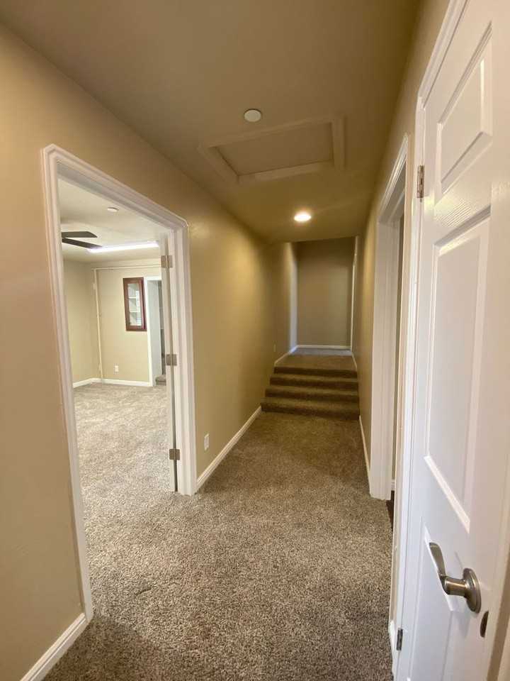 1045 N Canyon St - Photo 7 of 16