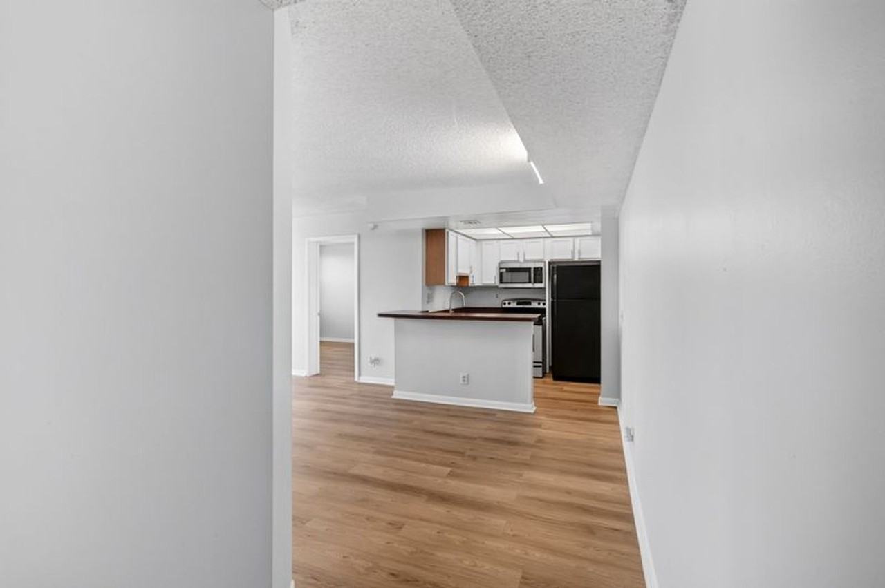 760 Executive Center Dr #32 - Photo 2 of 33