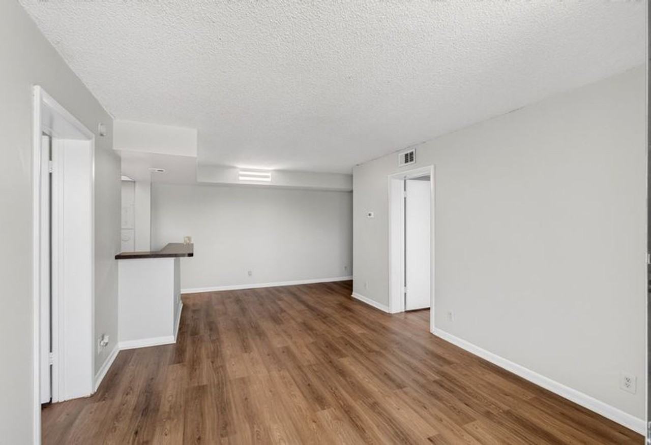 760 Executive Center Dr #32 - Photo 5 of 33