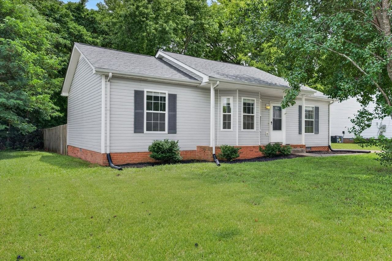 2831 Teakwood Dr - Photo 2 of 28