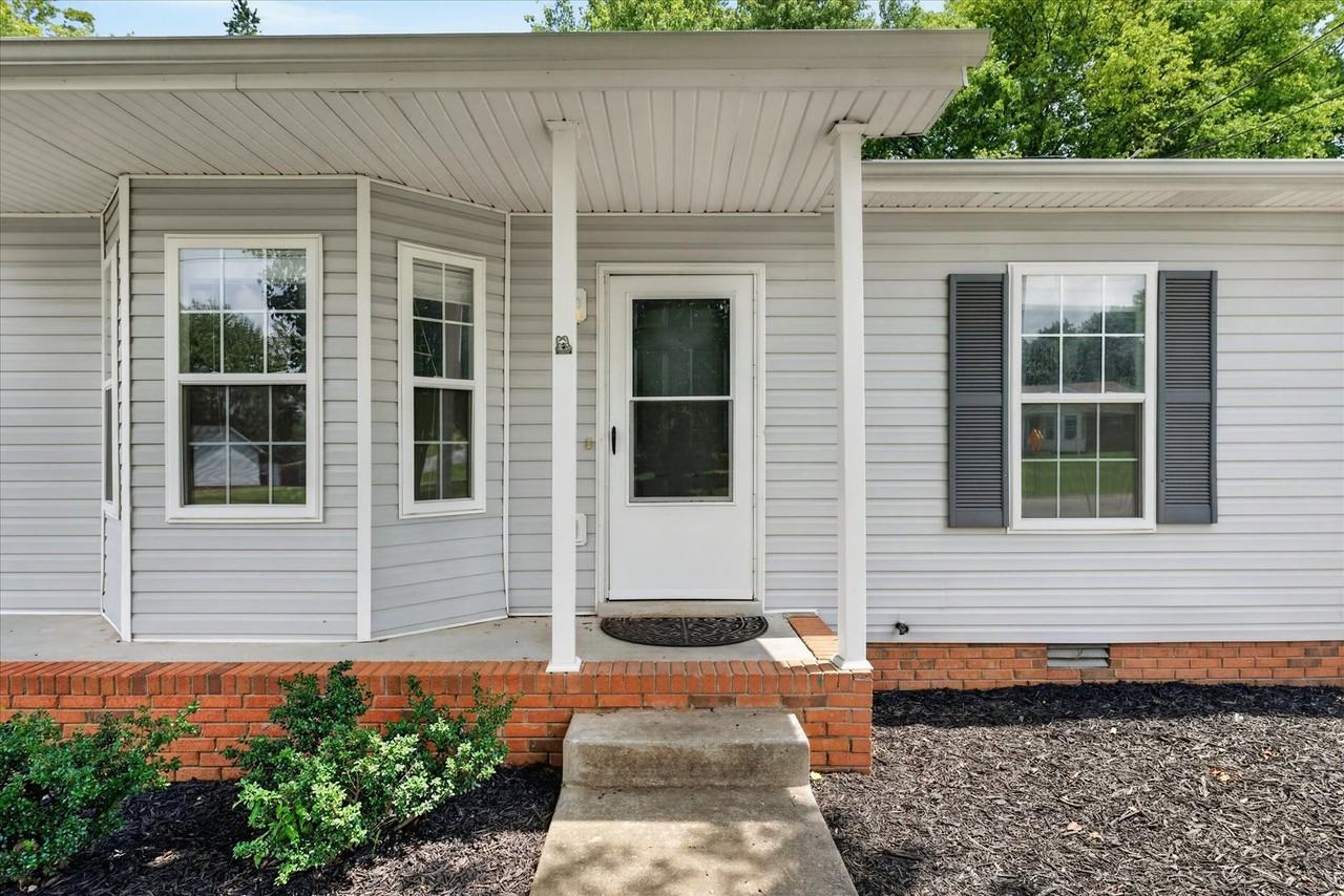 2831 Teakwood Dr - Photo 5 of 28