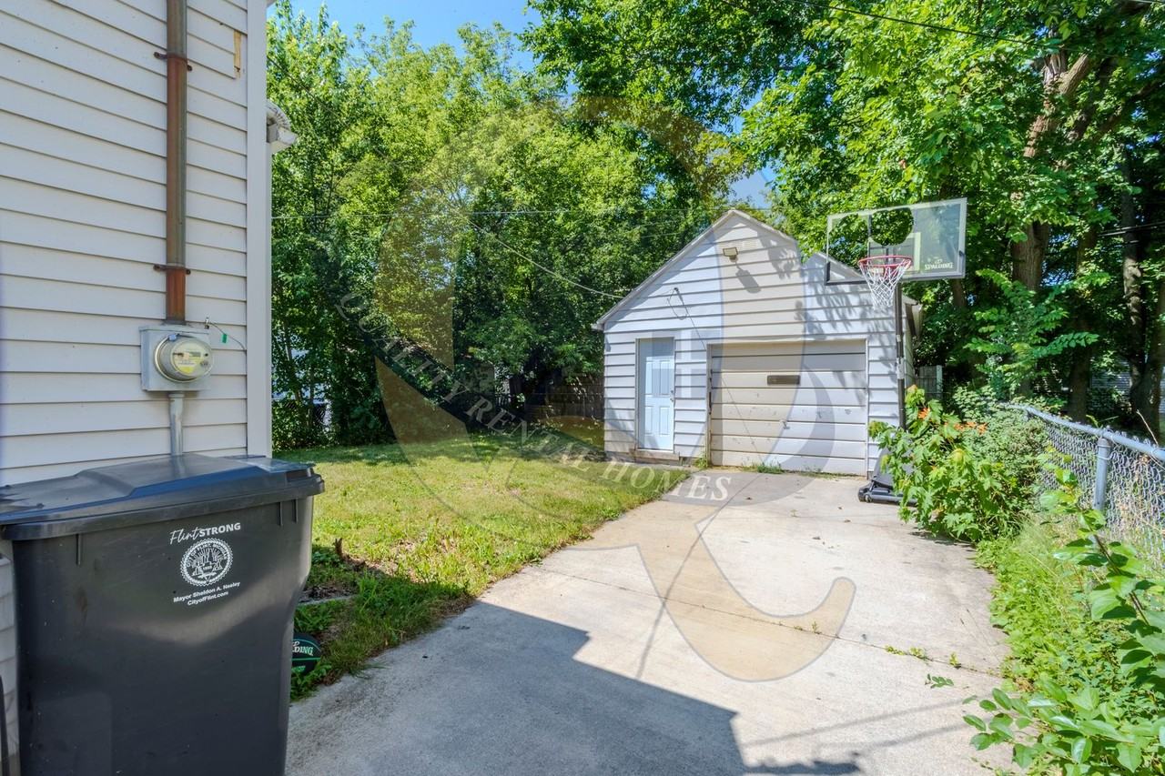 628 Alvord Ave - Photo 2 of 18
