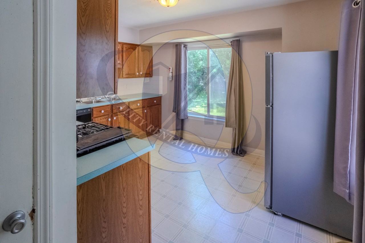 628 Alvord Ave - Photo 5 of 18