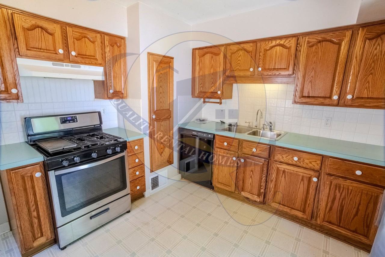 628 Alvord Ave - Photo 6 of 18