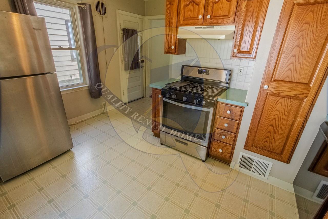 628 Alvord Ave - Photo 7 of 18