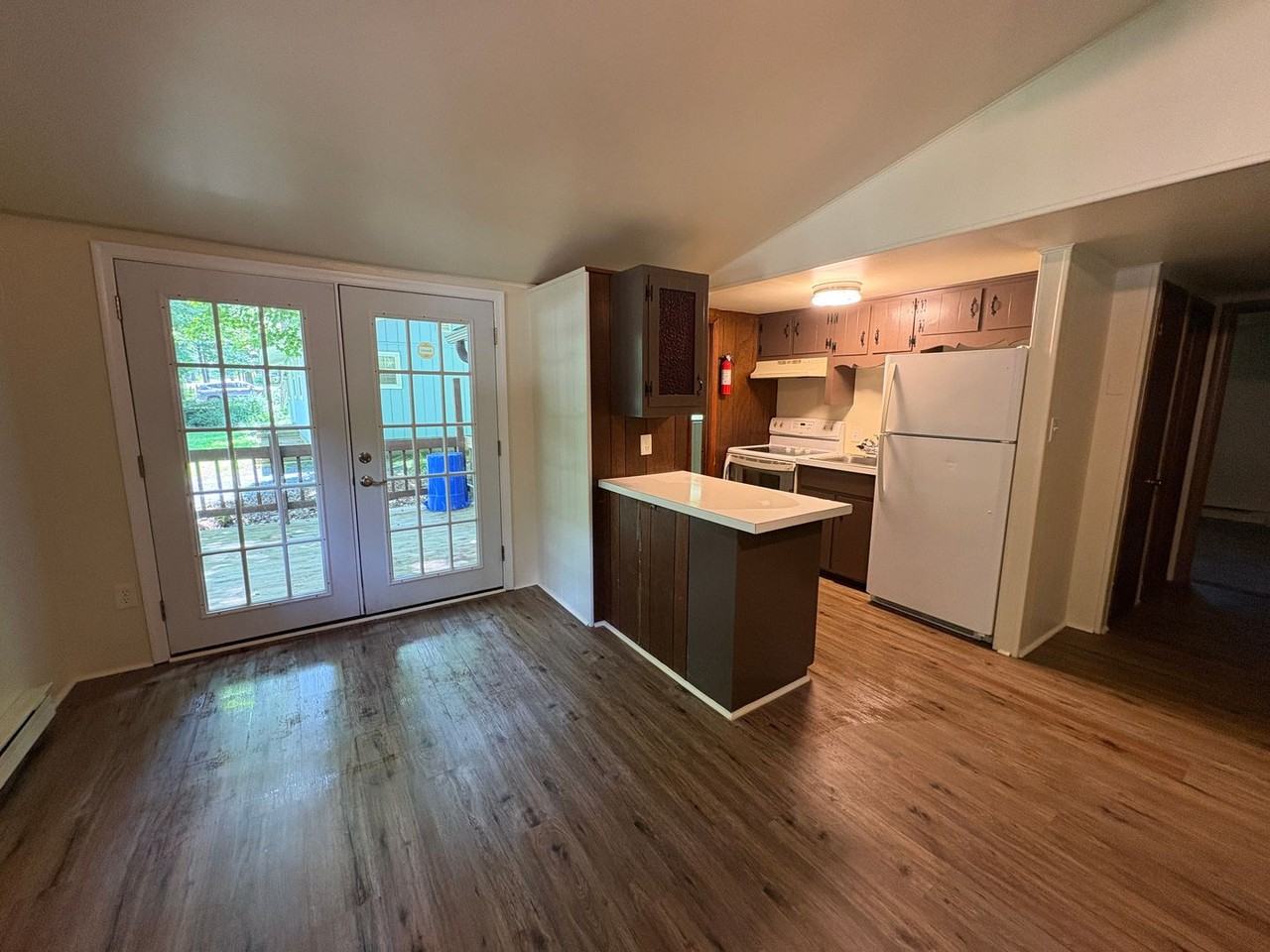 1513 Locust Ln - Photo 3 of 10