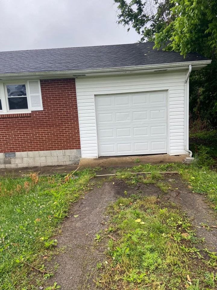 109 Thompson St - Photo 2 of 35
