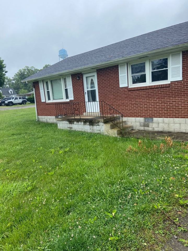 109 Thompson St - Photo 3 of 35