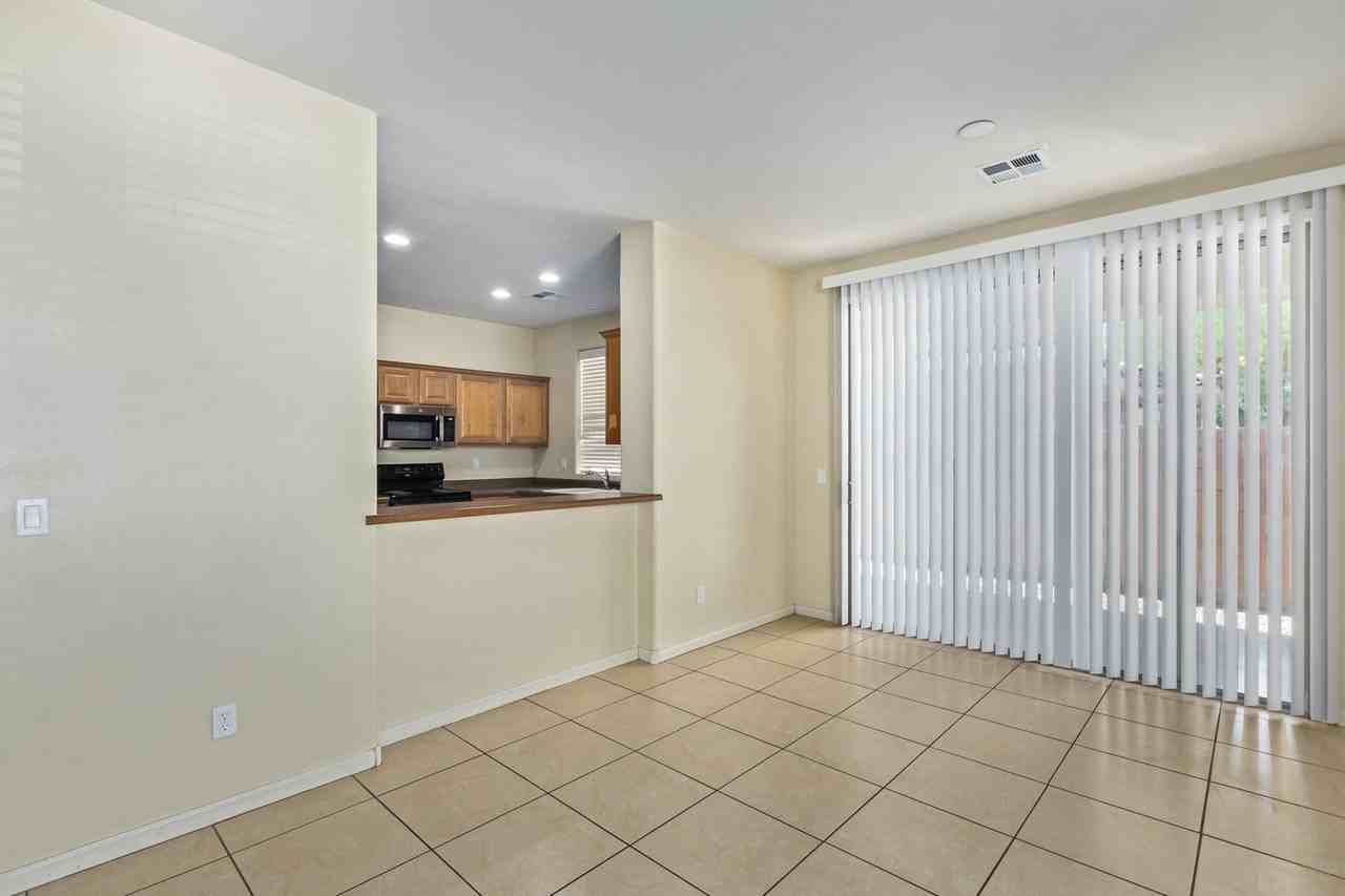 13569 W Cypress St - Photo 4 of 22
