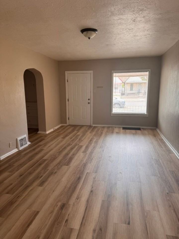 1008 E Orman Ave - Photo 2 of 8