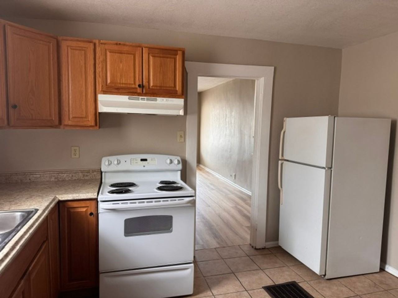 1008 E Orman Ave - Photo 4 of 8