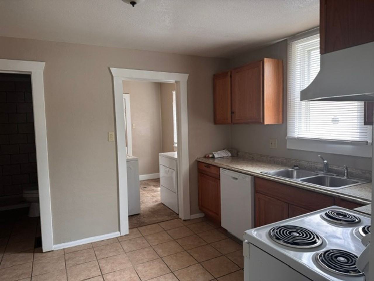 1008 E Orman Ave - Photo 5 of 8