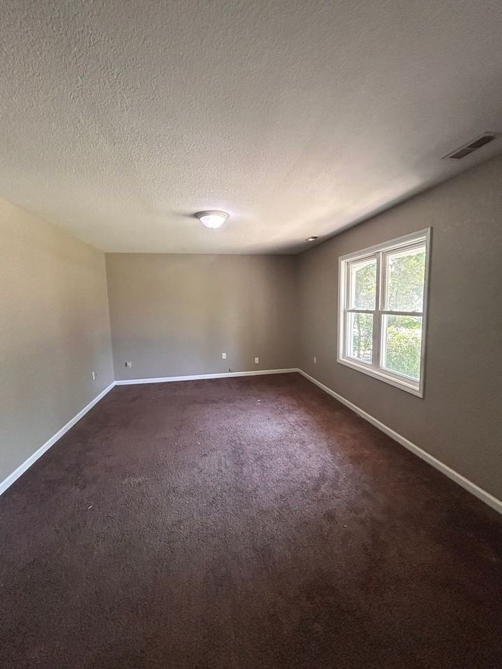 4923 Webster St - Photo 2 of 7