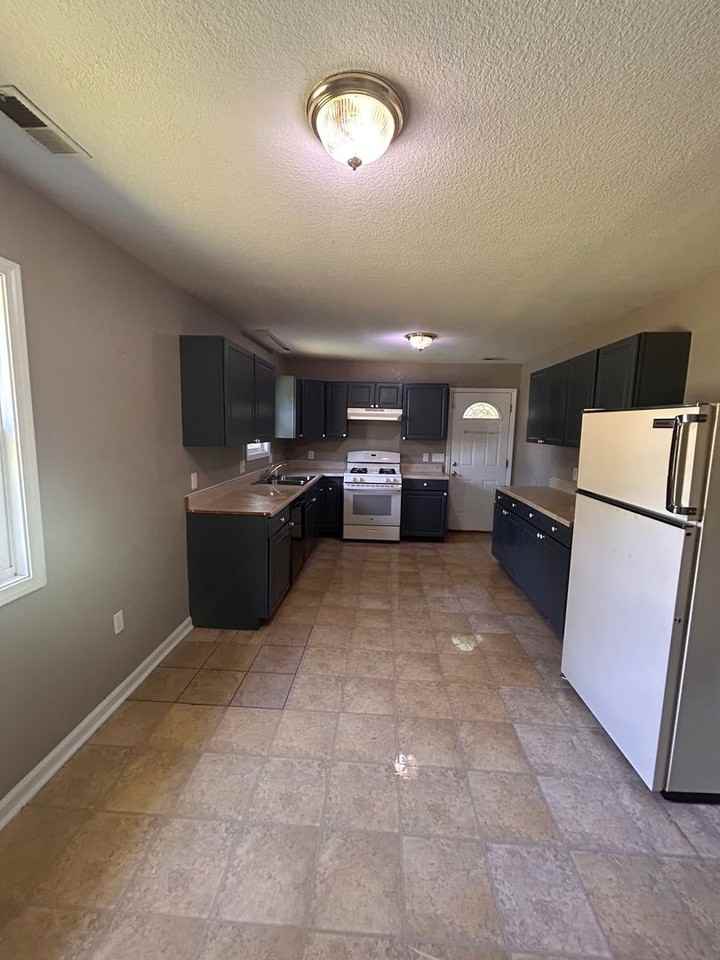 4923 Webster St - Photo 3 of 7