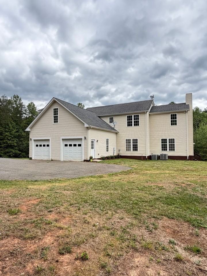 106 Mountainside Dr - Photo 2 of 15