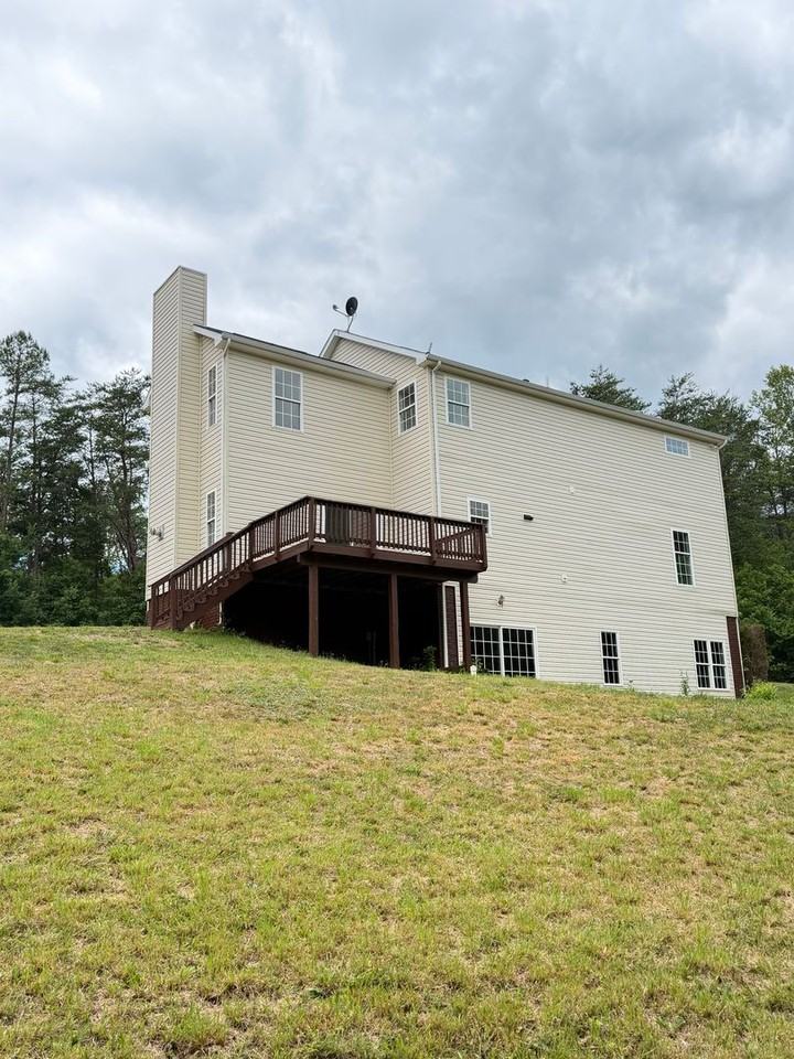 106 Mountainside Dr - Photo 3 of 15