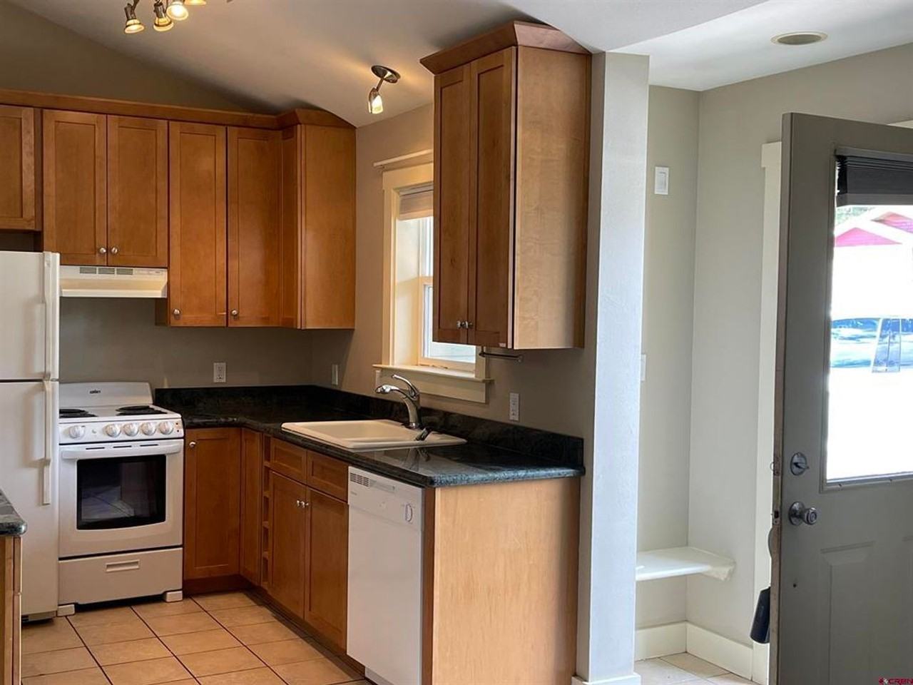 1158 Cloud Cap Ave #B - Photo 2 of 11