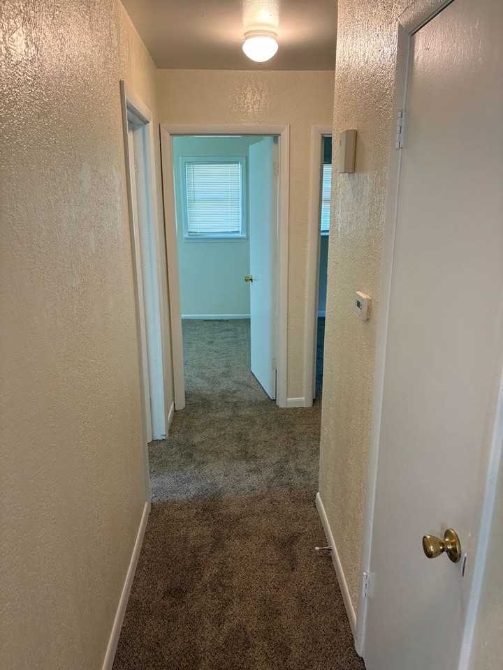5608 E 40th St - Photo 5 of 8