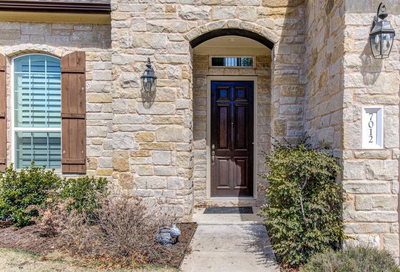 7012 Calpe Dr - Photo 3 of 34