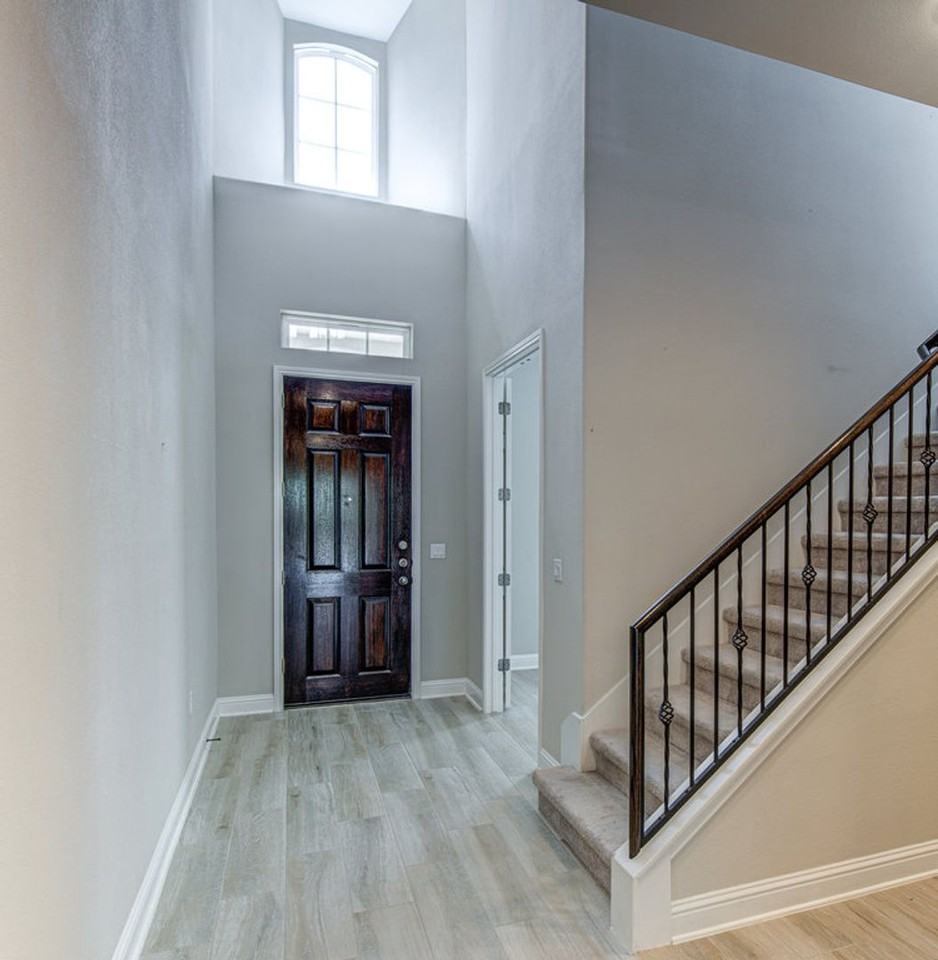 7012 Calpe Dr - Photo 5 of 34