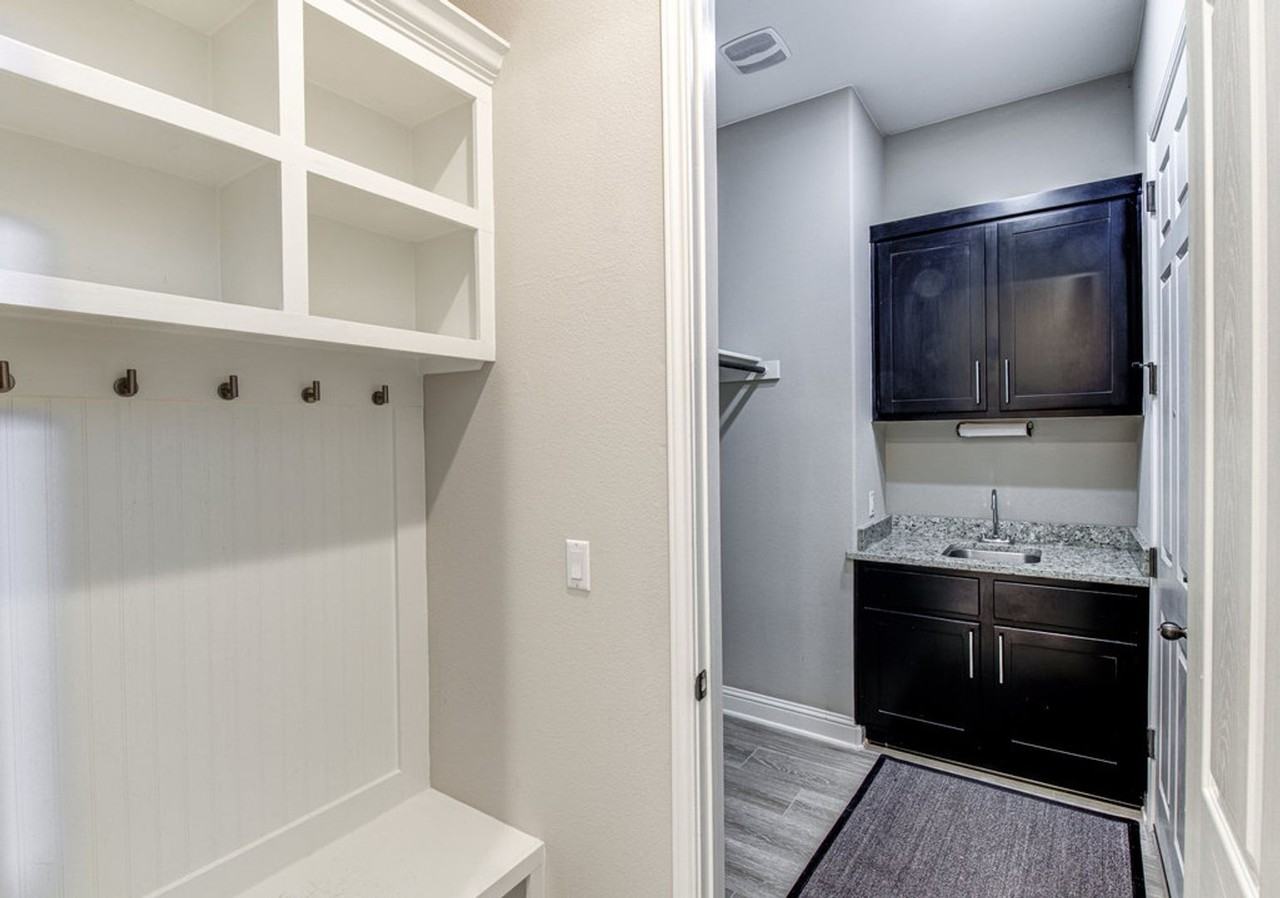 7012 Calpe Dr - Photo 6 of 34