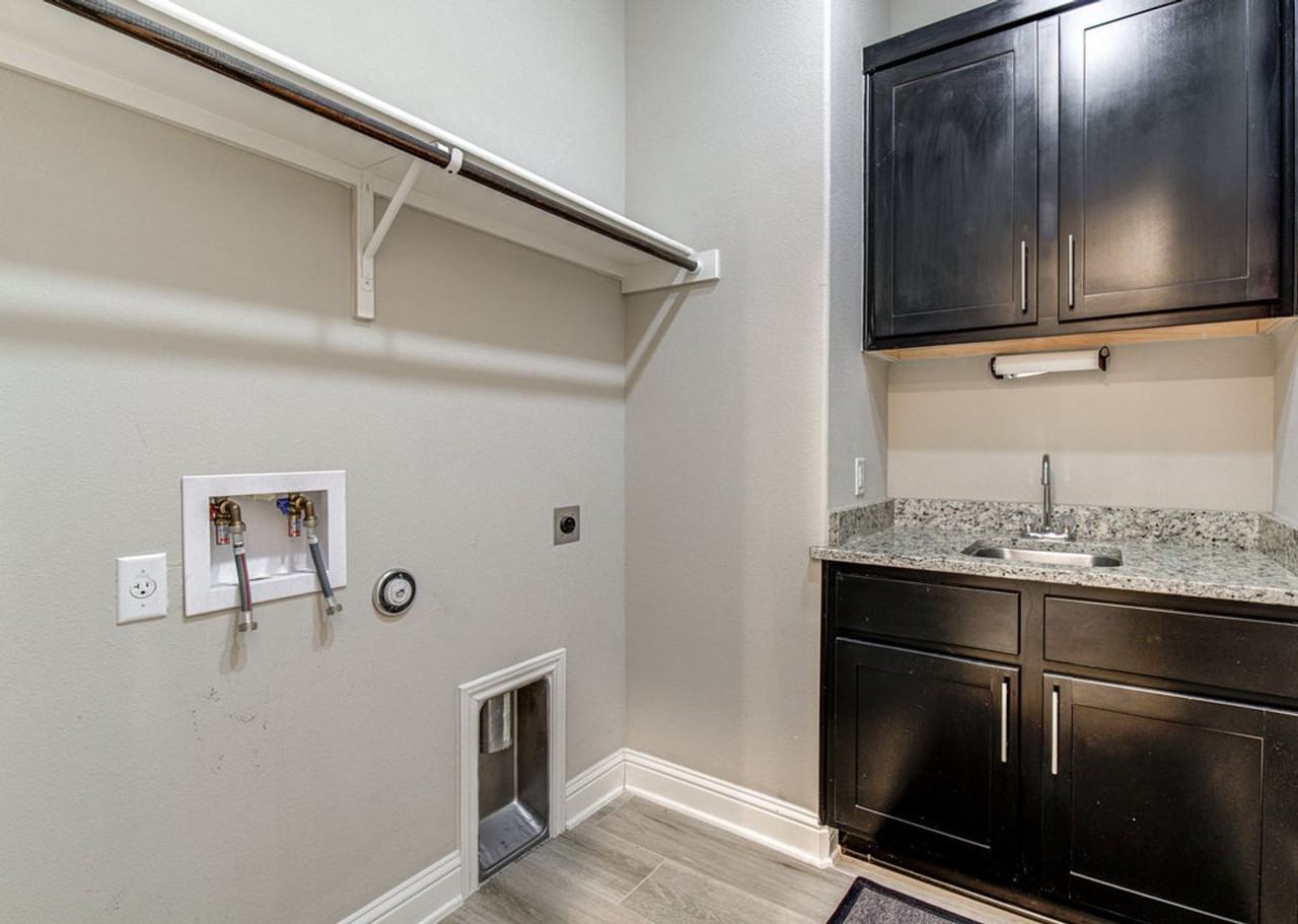 7012 Calpe Dr - Photo 7 of 34