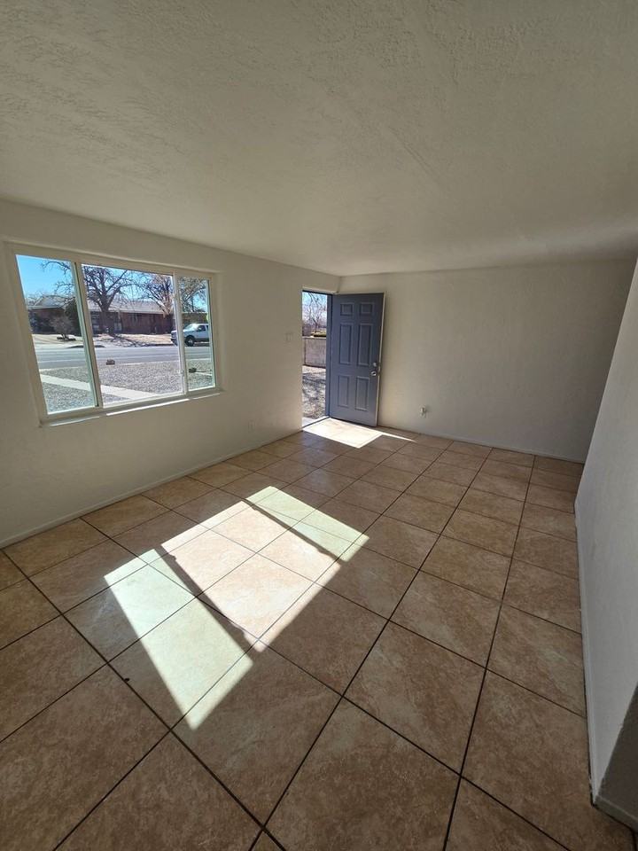 4811 Comanche Rd Ne - Photo 4 of 45