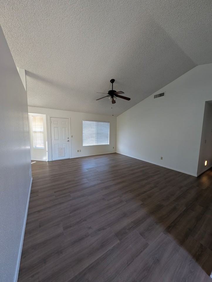 3644 W Elgin St - Photo 3 of 27