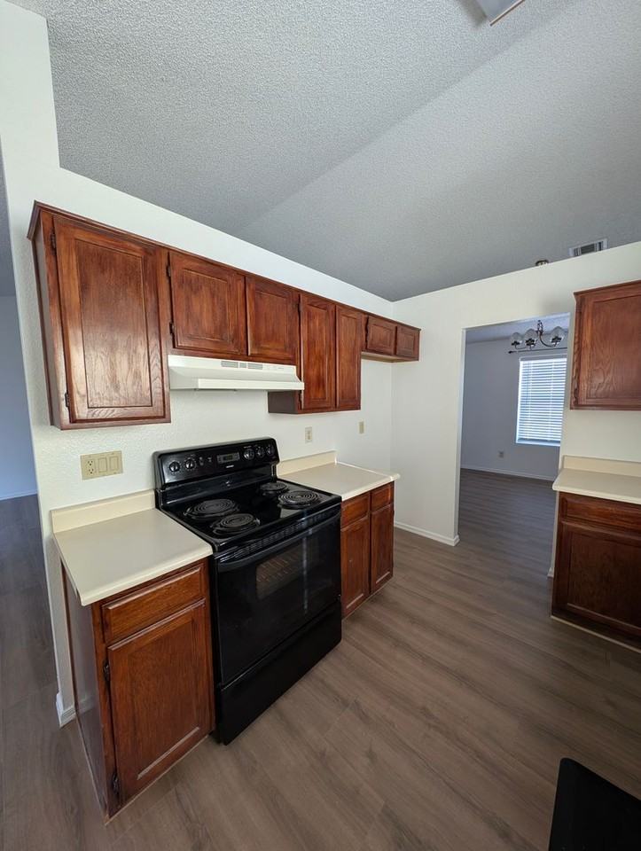 3644 W Elgin St - Photo 6 of 27