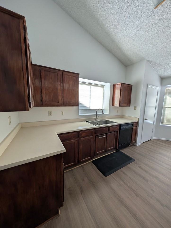 3644 W Elgin St - Photo 7 of 27
