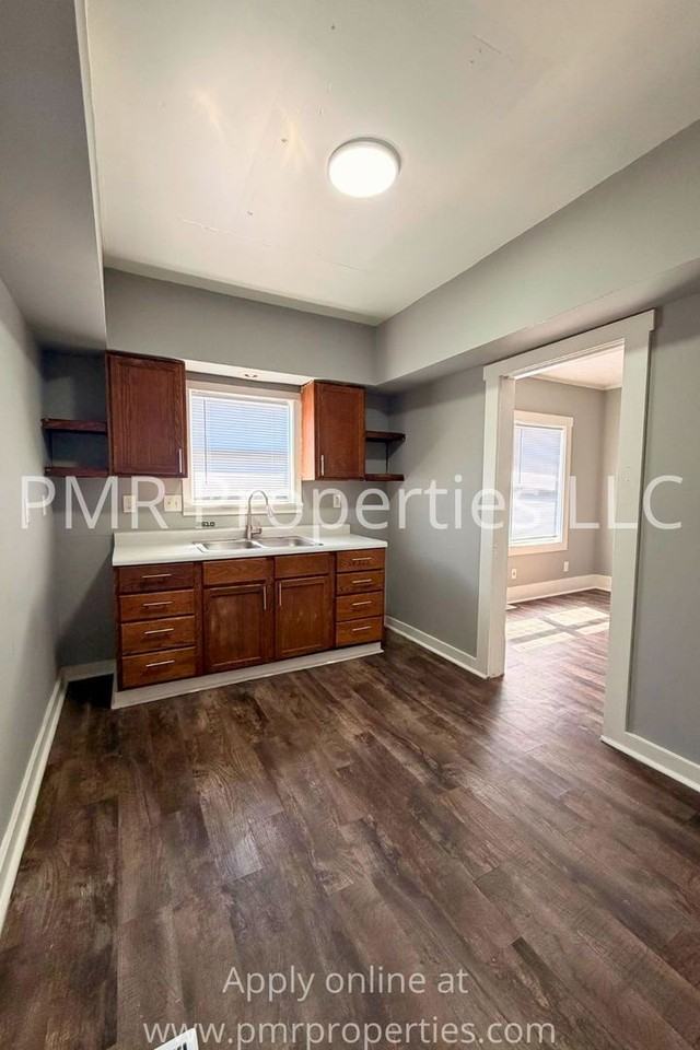 1032 8th Ave - Photo 3 of 10