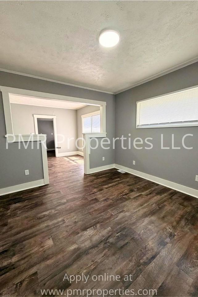 1032 8th Ave - Photo 4 of 10