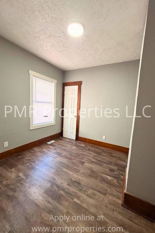 1032 8th Ave - Photo 6 of 10