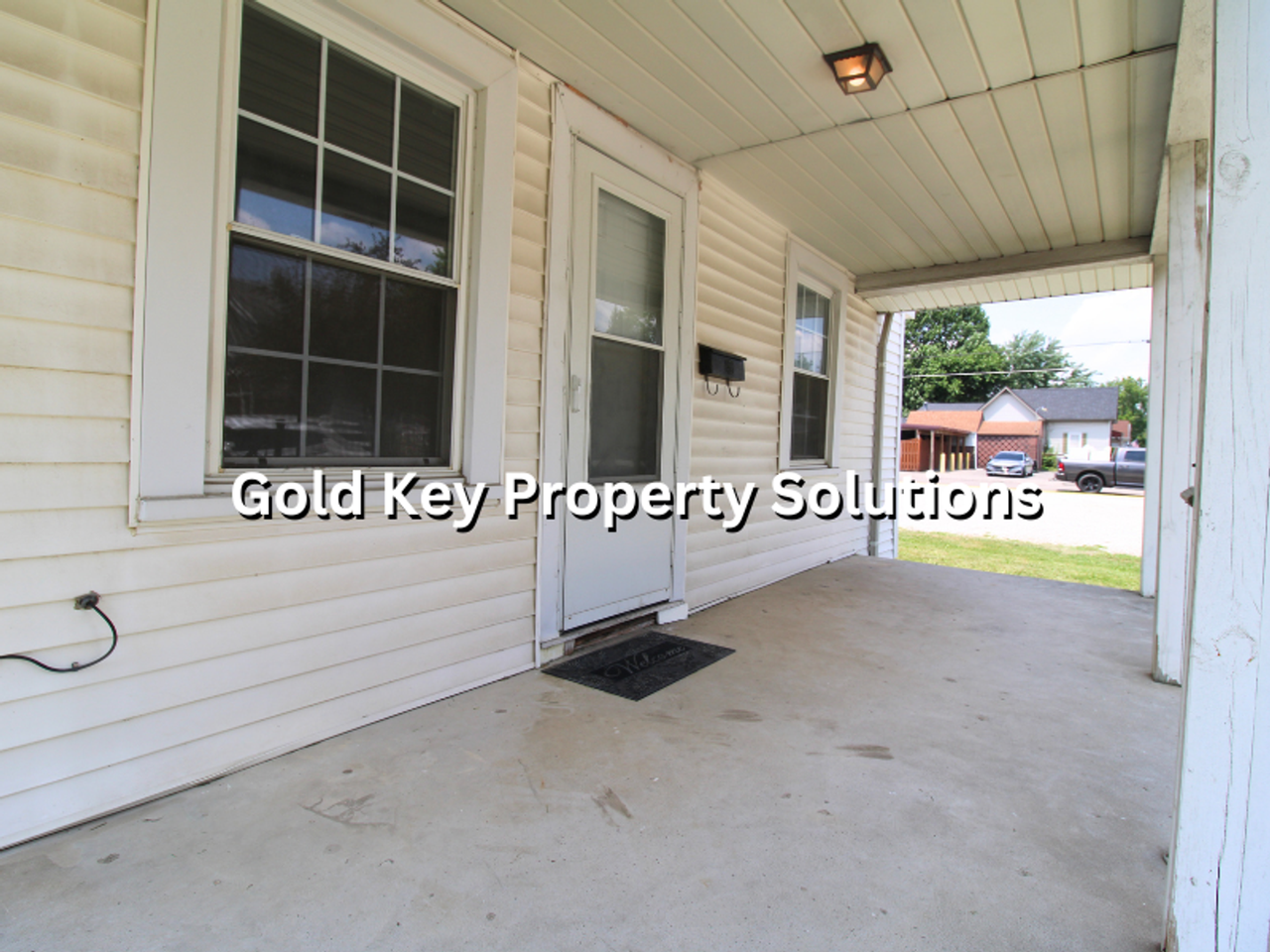 2305 Pitt St - Photo 4 of 17