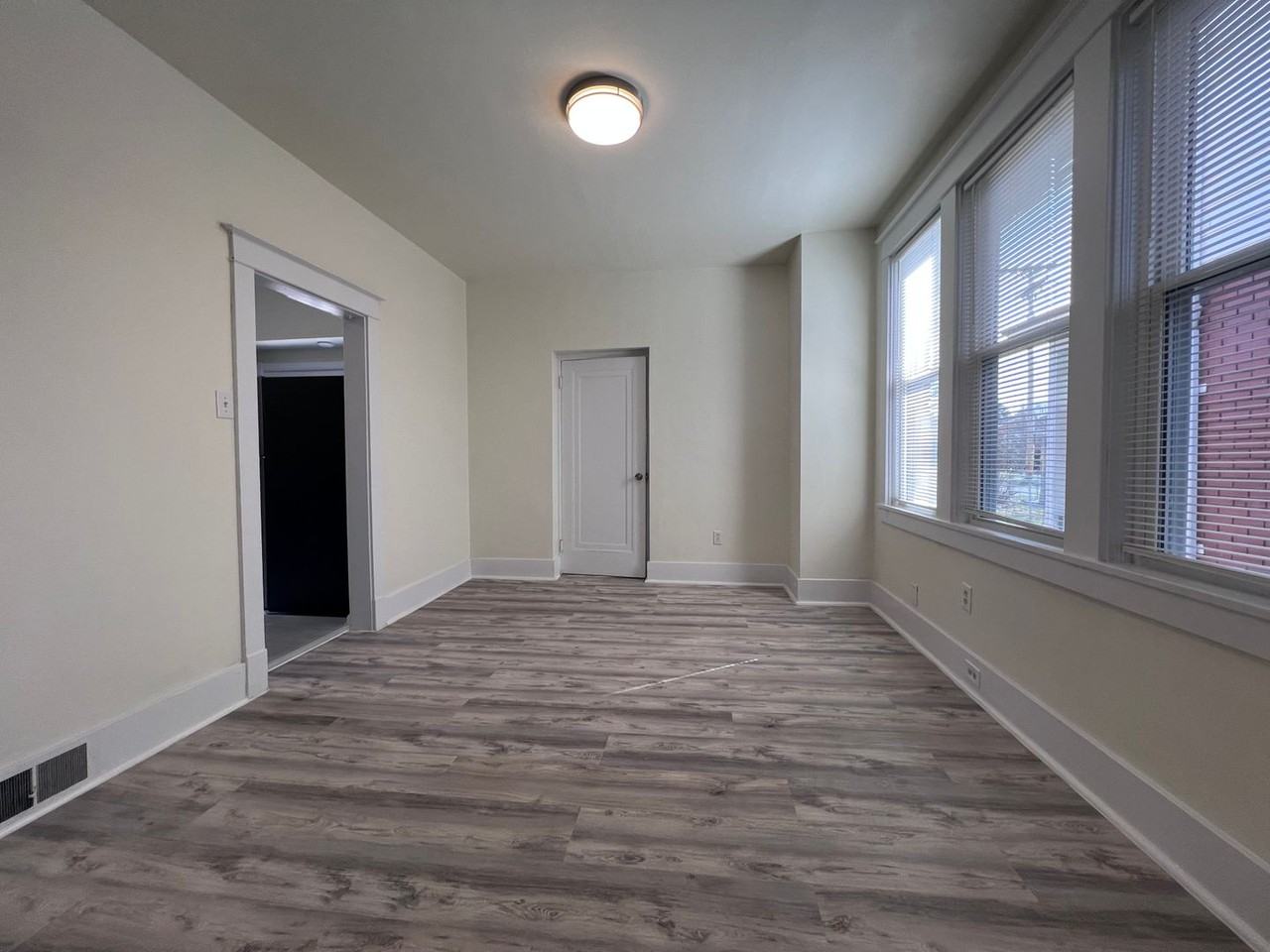 132 Amelia St - Photo 7 of 30