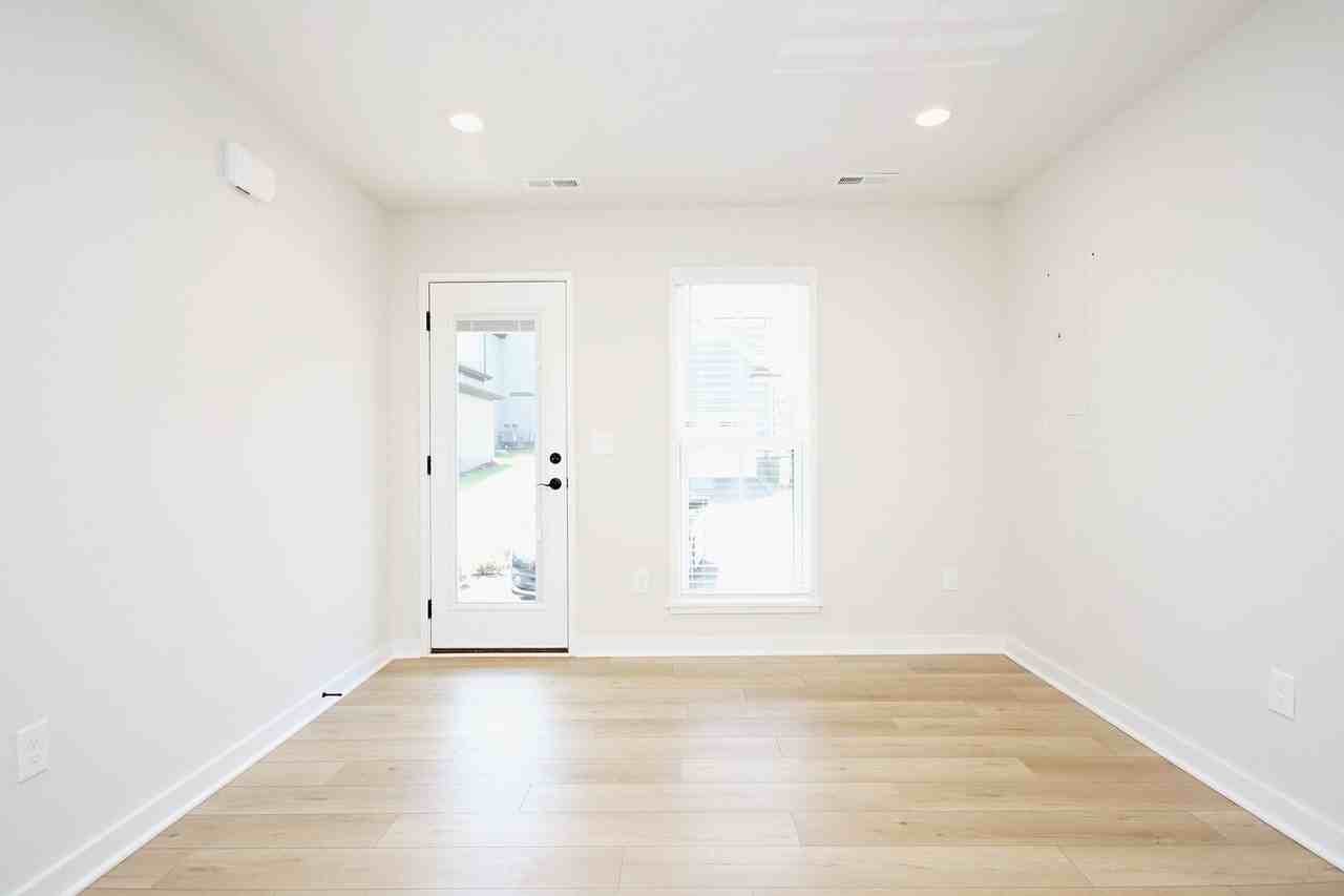 6019 Bicknell St - Photo 3 of 24