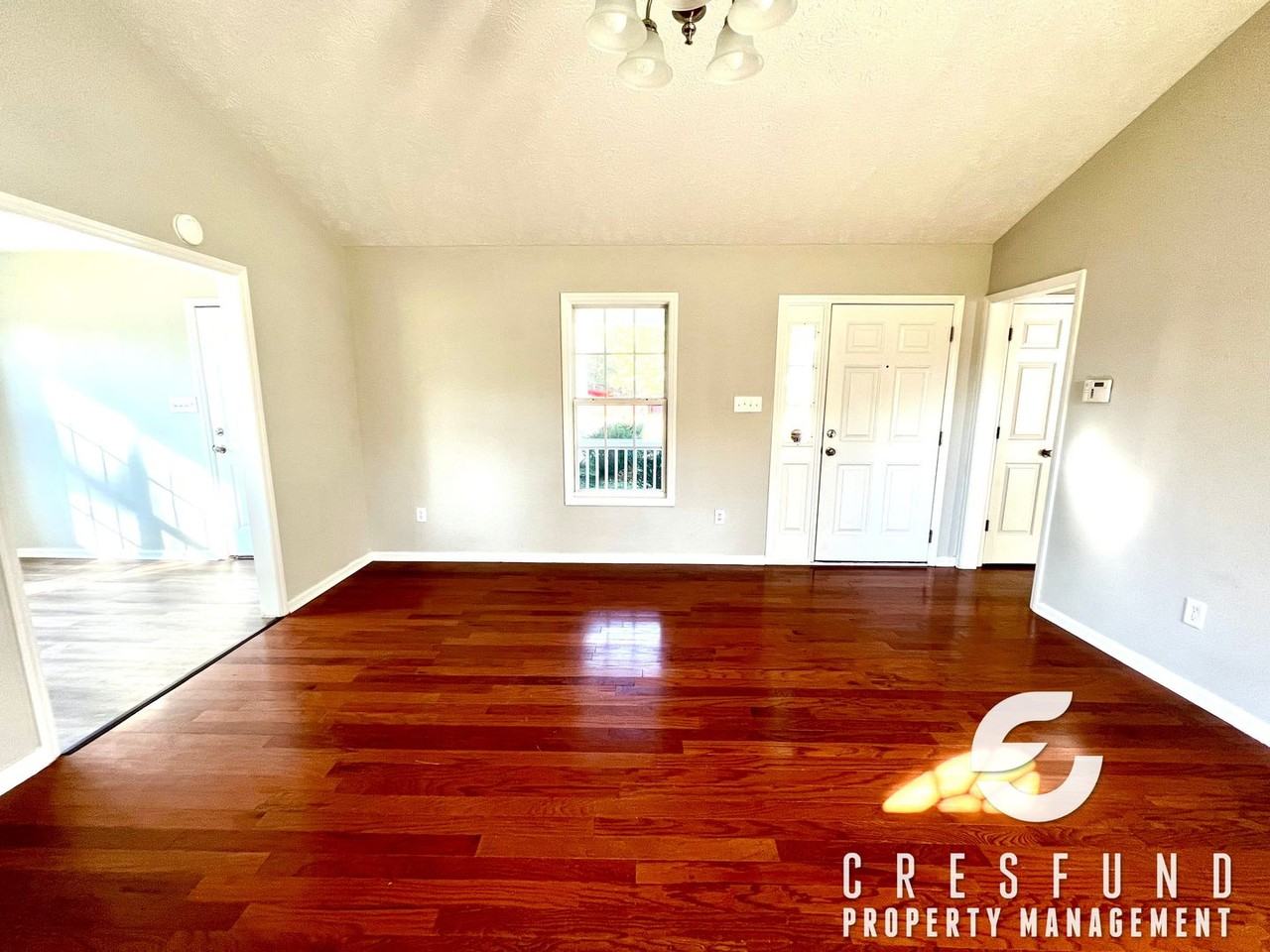 121 Raymond St - Photo 3 of 21