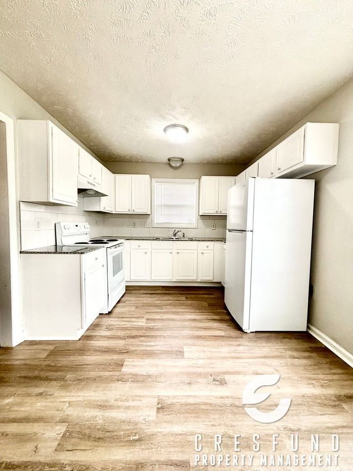 121 Raymond St - Photo 4 of 21