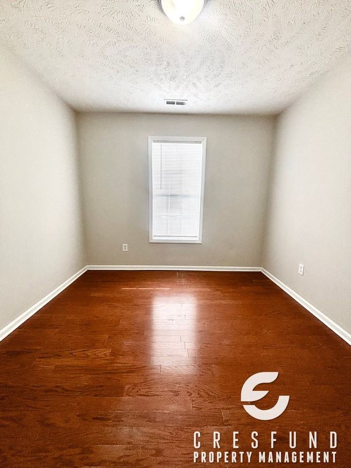 121 Raymond St - Photo 7 of 21