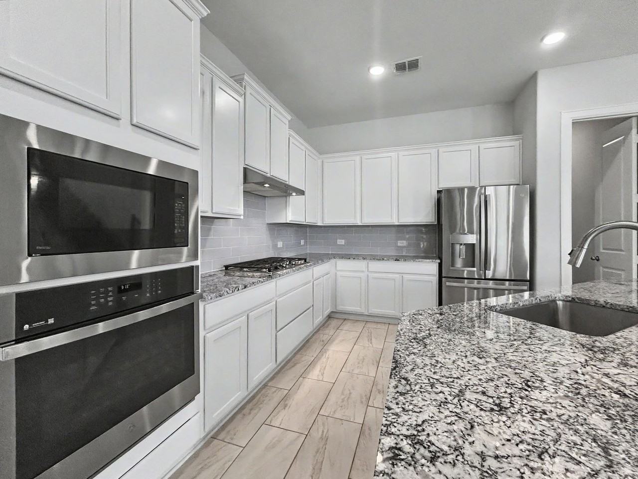 3708 Eliberis - Photo 4 of 30