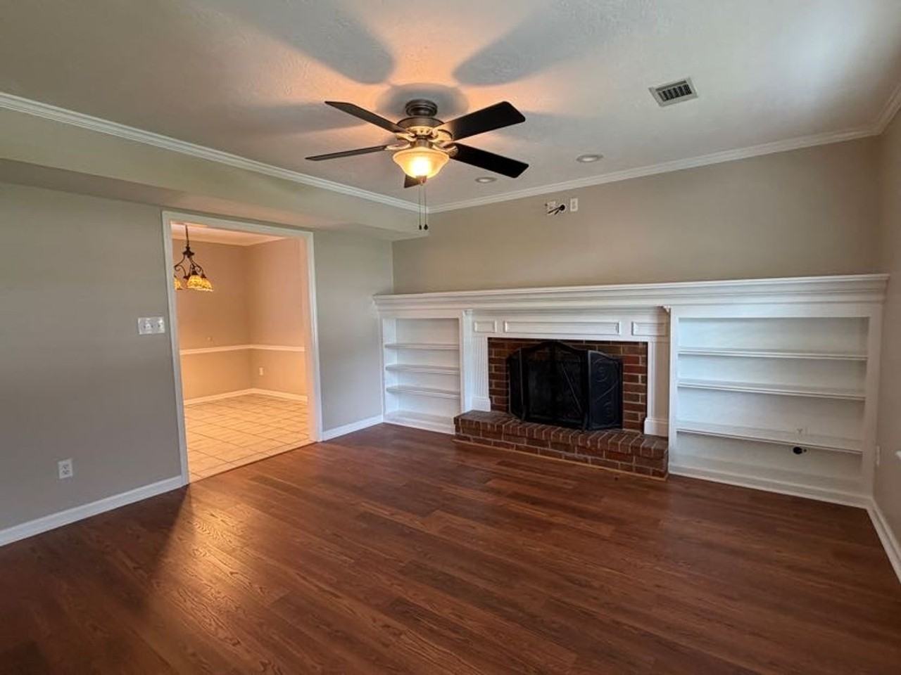 193 Amelia Dr W - Photo 5 of 30