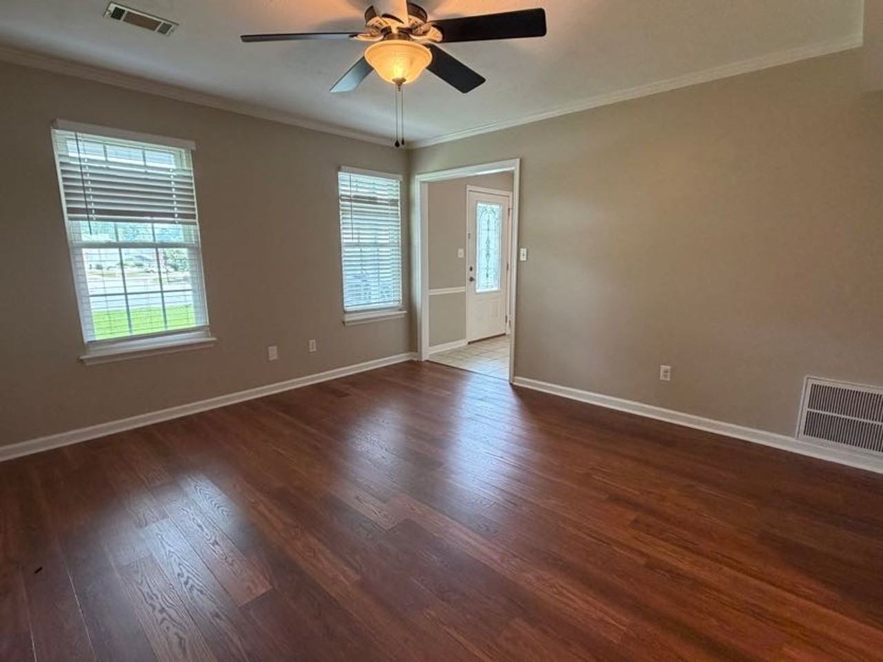 193 Amelia Dr W - Photo 6 of 30