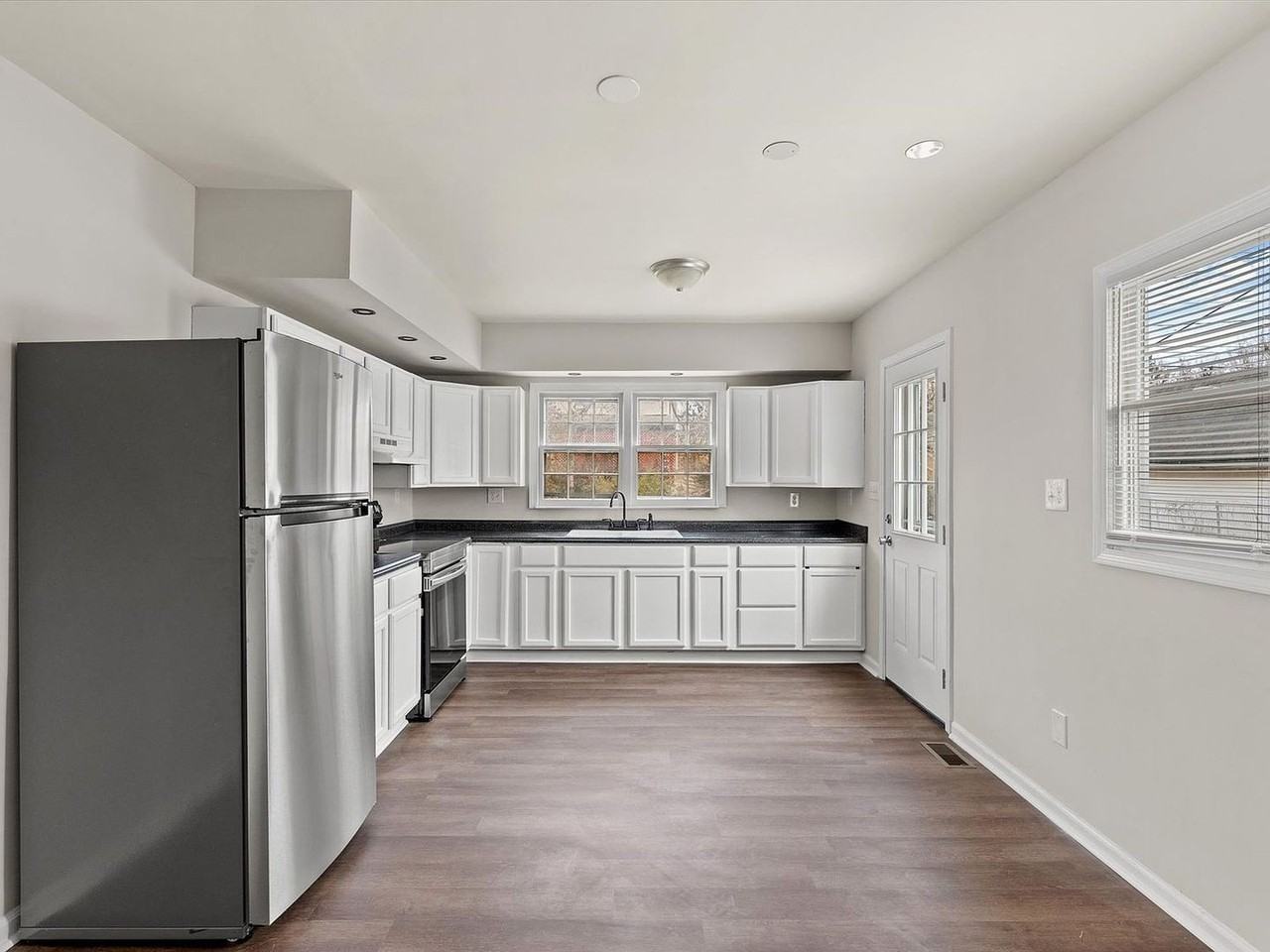 1019 Liberty Rd - Photo 3 of 22