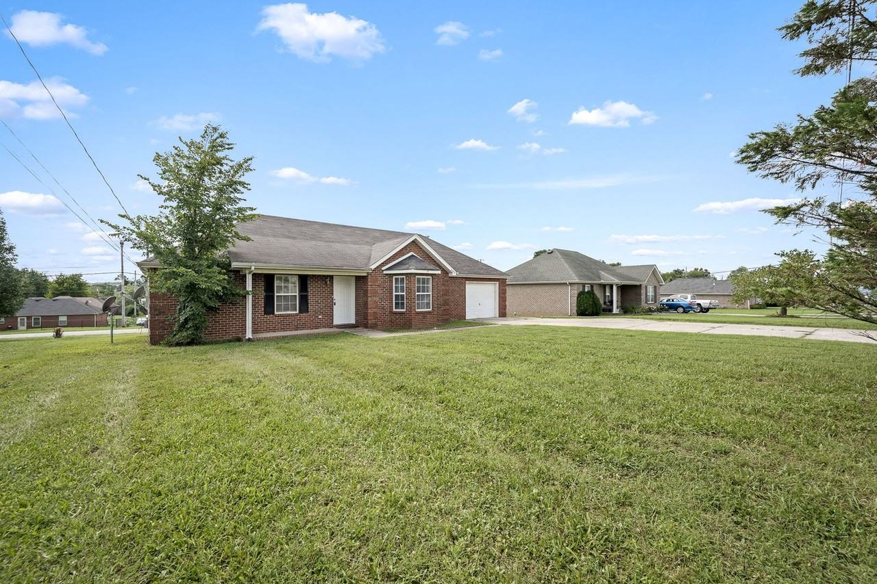 9002 Macbeth Dr - Photo 6 of 27