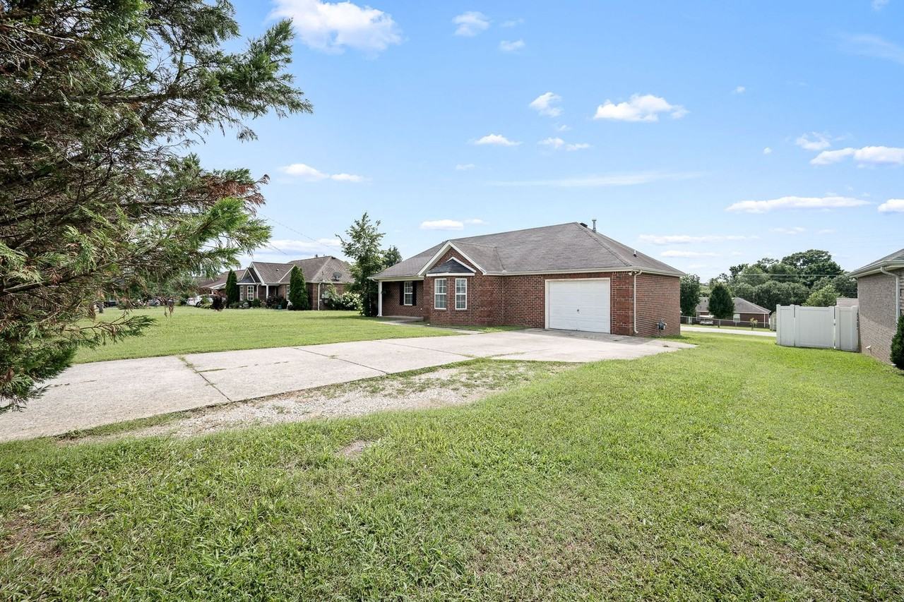 9002 Macbeth Dr - Photo 7 of 27