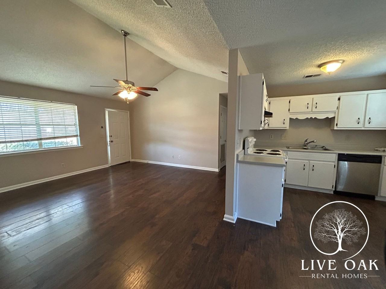 1469 Flo Zechman Dr - Photo 4 of 18