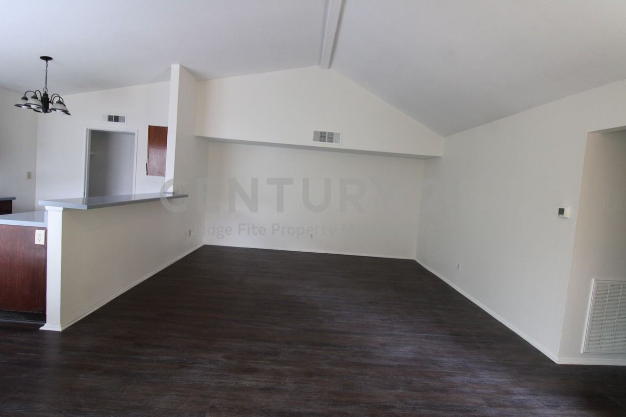 407 Pogue St - Photo 2 of 14