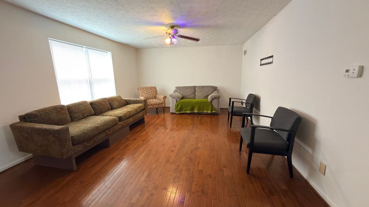 225 S 4th St #3 - Photo 2 of 19